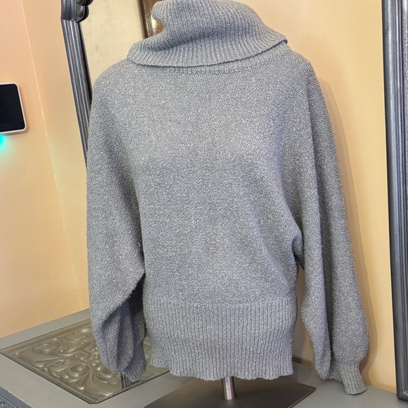 Vintage Casual Corner Medium Acrylic Cozy Gray Turtleneck Sweater Big Sleeves - Picture 2 of 8